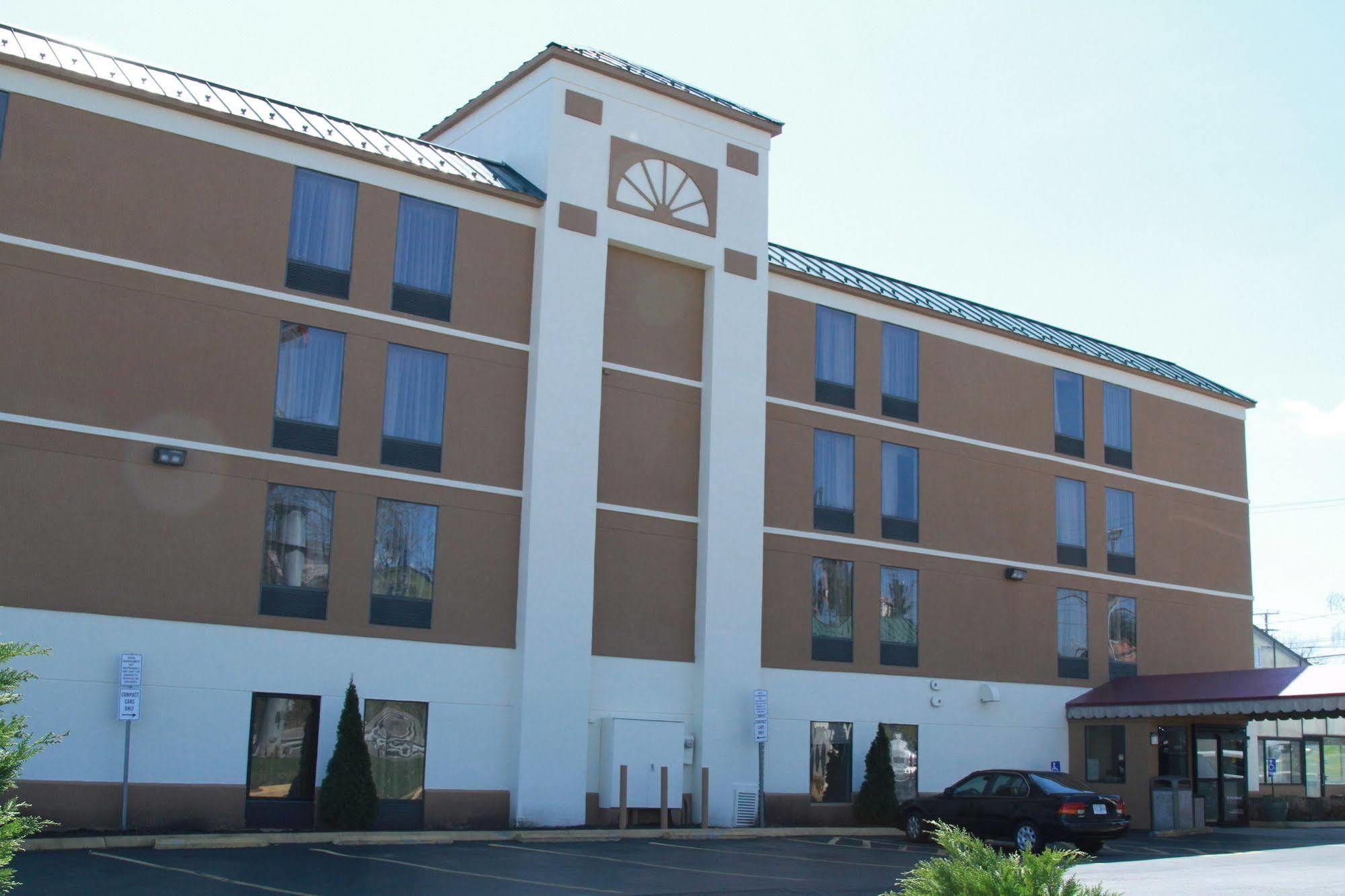 Spark By Hilton Wytheville East Main Street Exteriör bild
